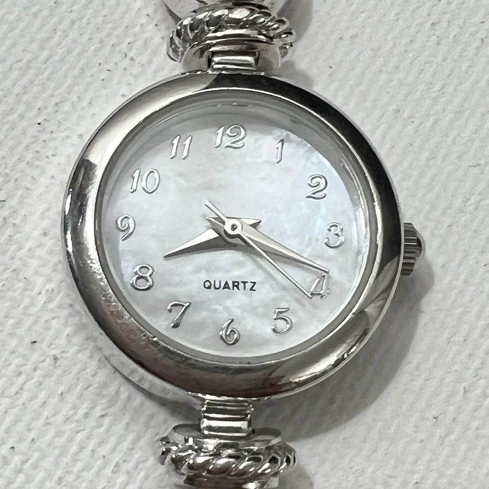 CLASSIC‎ VINTAGE STERLING SILVER CORAL COLOR QUARTZ WATCH 7.25